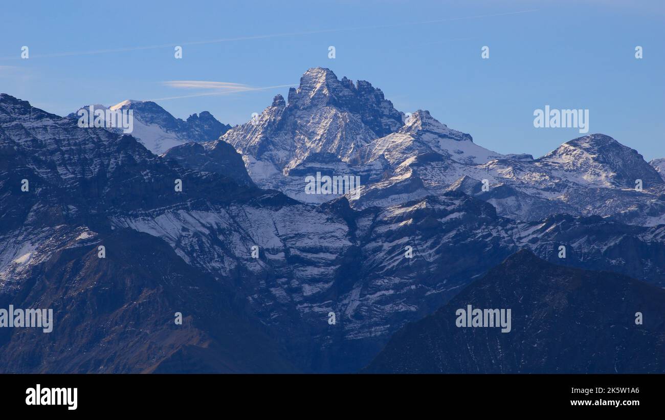 Mont Gspaltenhorn en automne, vue depuis le Mont Niederhorn, Suisse. Banque D'Images