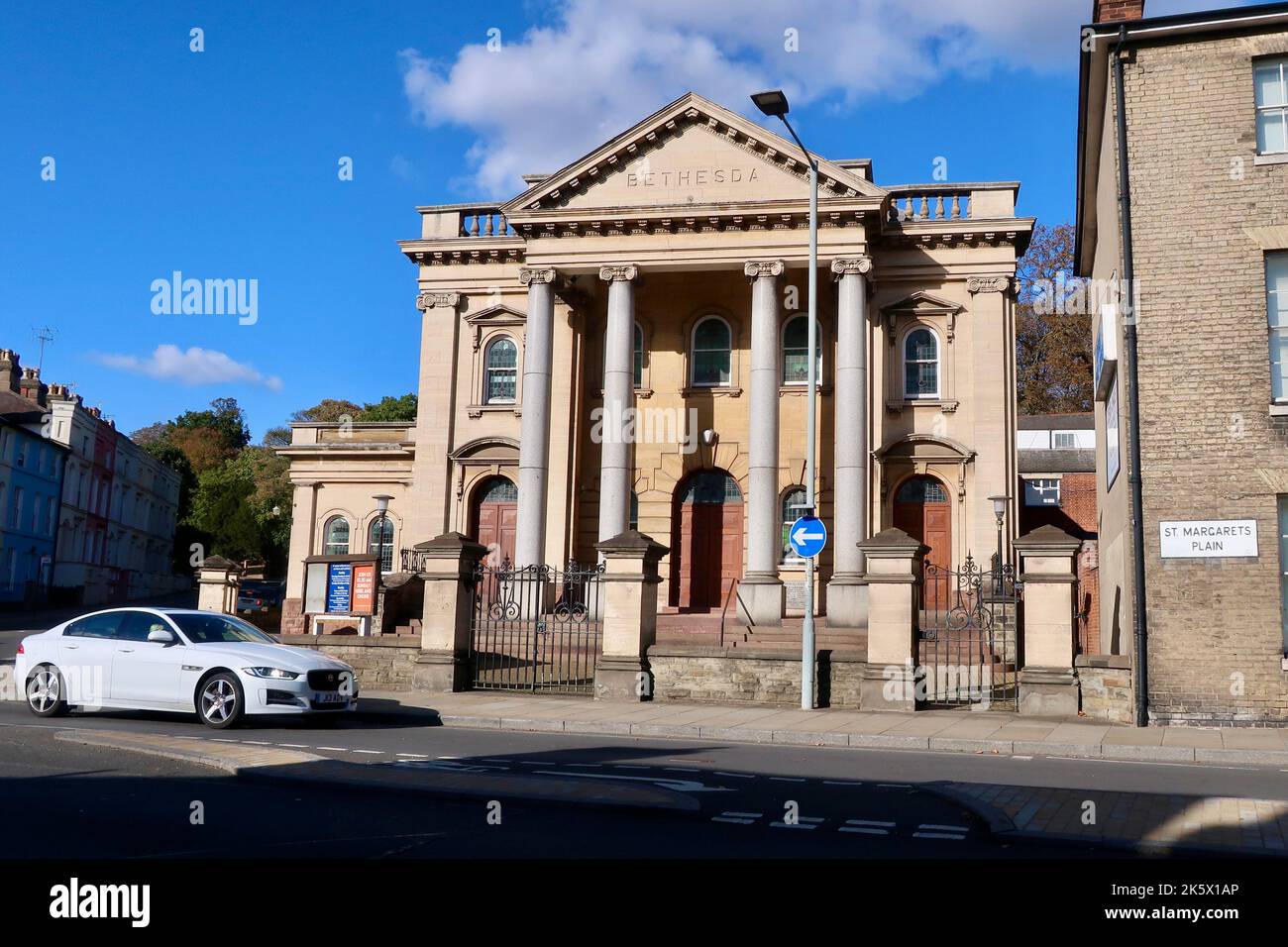 Ipswich, Suffolk, Royaume-Uni - 10 octobre 2022 : après-midi d'automne dans la ville. Église chrétienne baptiste Bethseda à la Plaine St Margarets. Banque D'Images