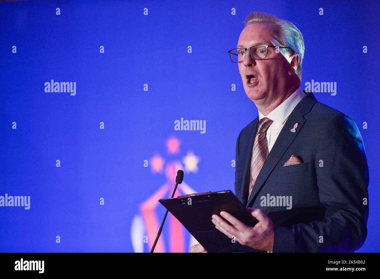 Manchester, Angleterre - 10th octobre 2022 - le poète de Manchester Tony Walsh se produit lors de la coupe du monde de rugby à XV lancement de RLWC 2021 au Science Museum, Manchester, Royaume-Uni Banque D'Images