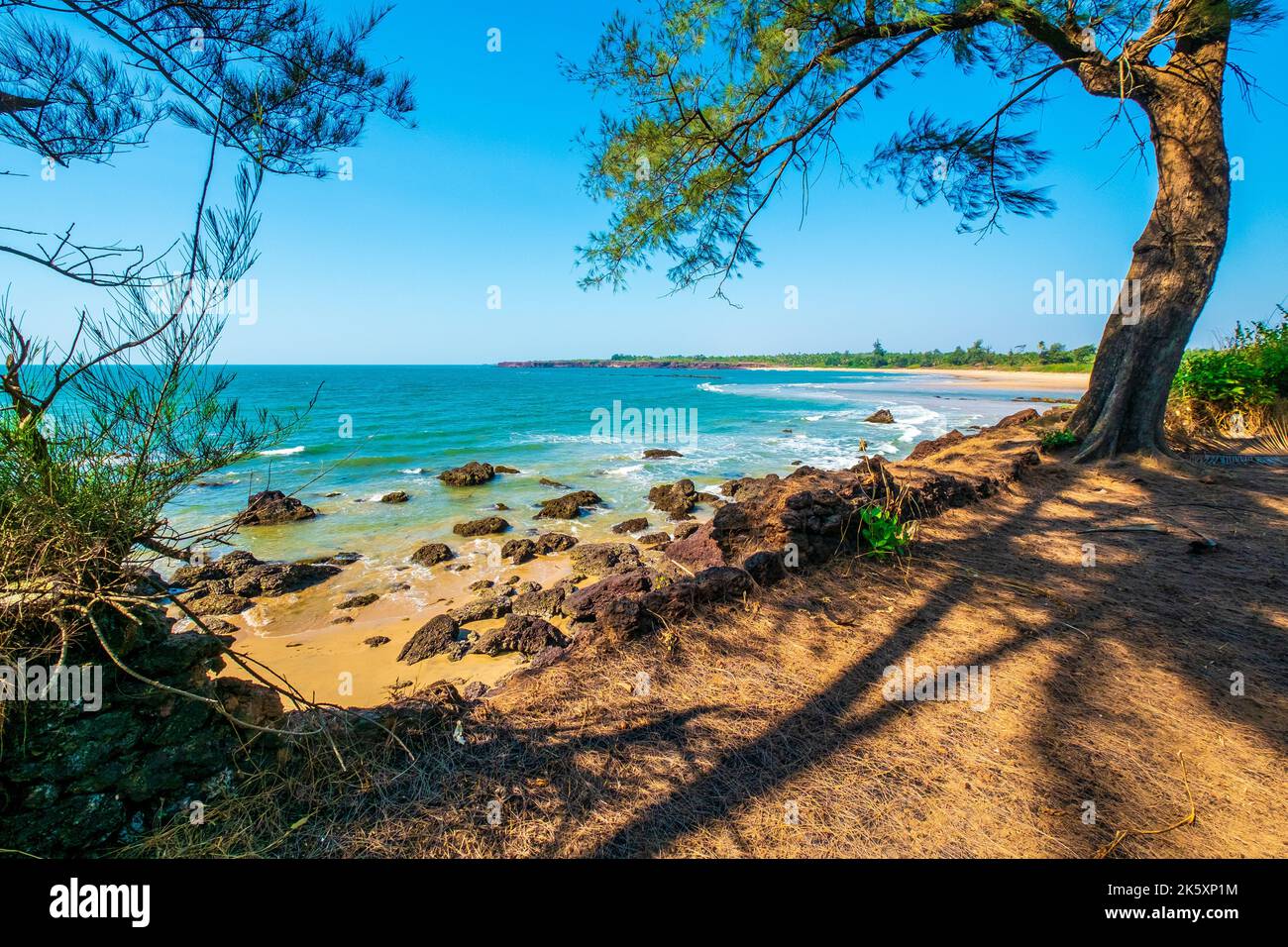 Des plages vides et de beaux paysages côtiers sur la côte de Konkan en Inde Banque D'Images