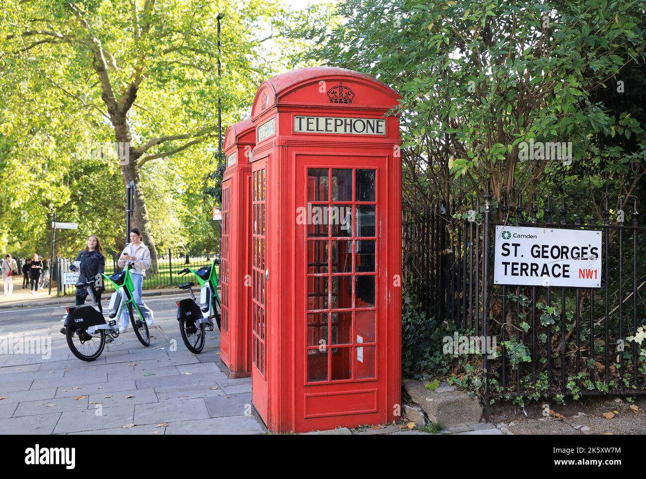 Couleurs d'automne et soleil chaud sur Primrose Hill, dans le nord de Londres, Royaume-Uni Banque D'Images