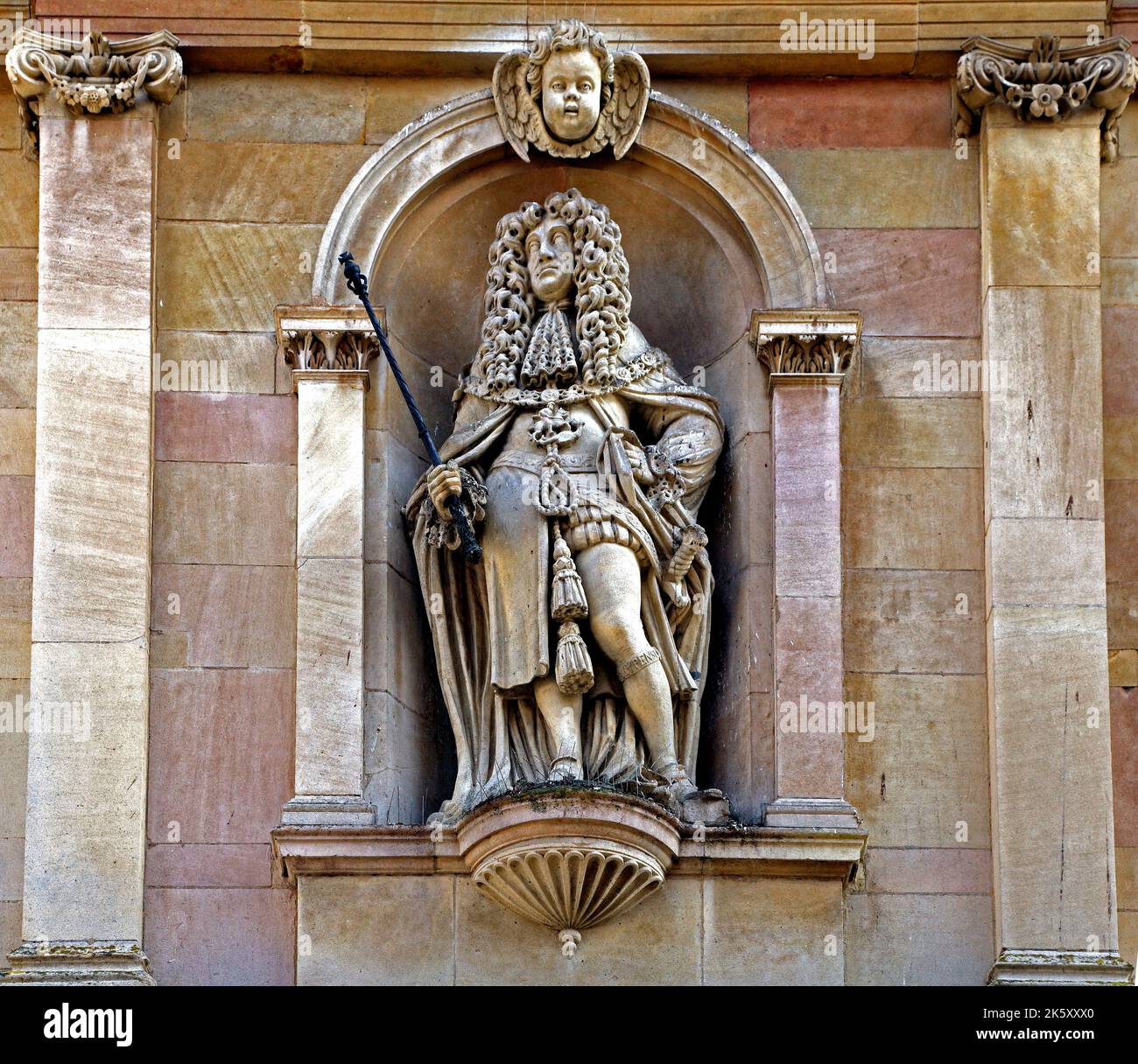 Kings Lynn, Custom House, statue du Roi Charles 2nd, Norfolk, Angleterre, Royaume-Uni Banque D'Images