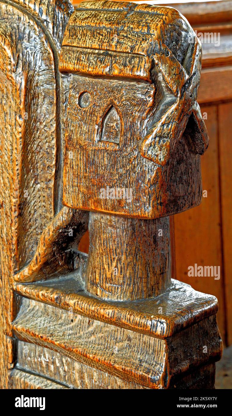 Banc médiéval, moulin à vent du 15th siècle, Thornham, Norfolk, Angleterre, sculpture sur bois Banque D'Images