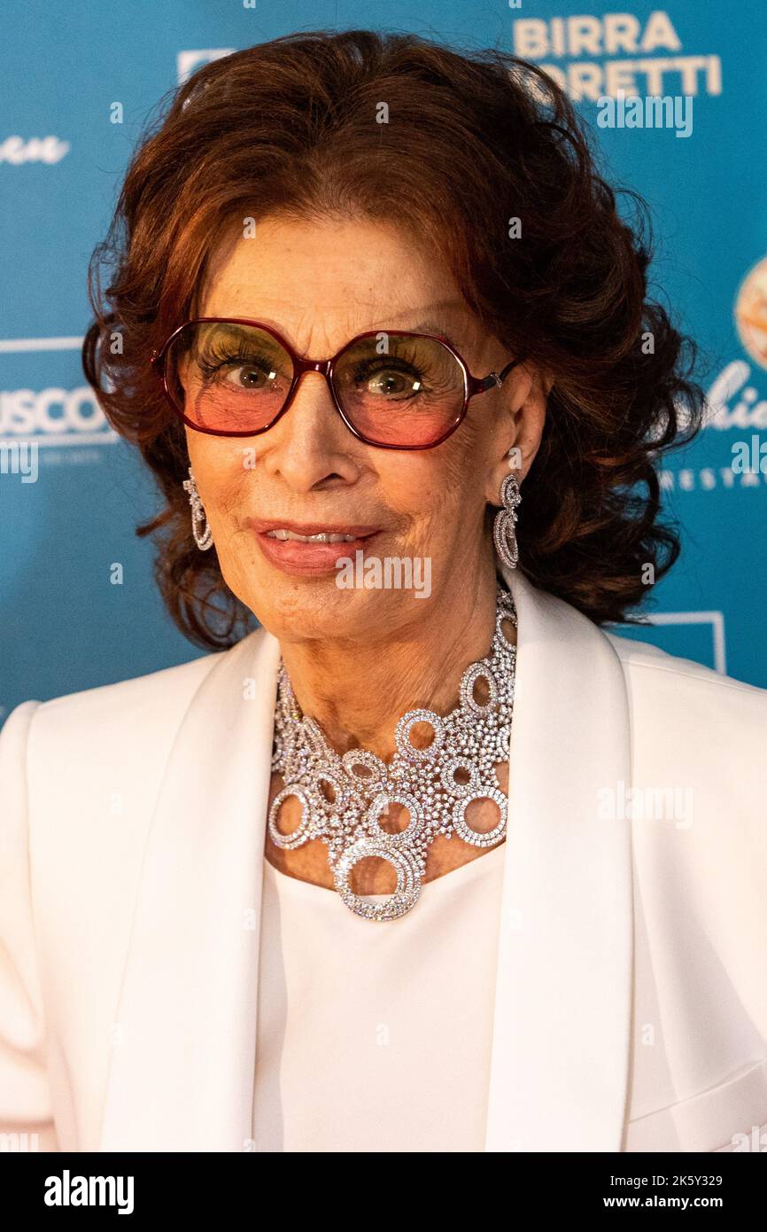 Milan, Italie. 10th octobre 2022. L'actrice italienne Sophia Loren à l'ouverture de son restaurant Sophia Loren Restaurant Milano crédit: SOPA Images Limited/Alamy Live News Banque D'Images