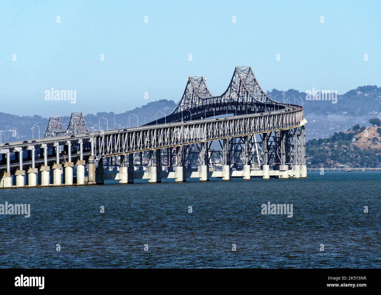 Le pont Richmond-San Rafael et l'artère importante reliant San Rafael et Richmond à travers la région de North Bay de la baie de San Francisco. Banque D'Images