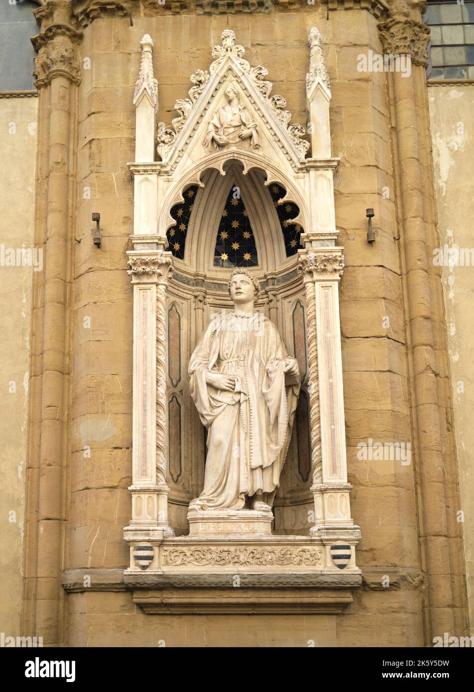 Saint Philippe par Nanni di Banco dans une niche murale de l'église d'Orsanmichele à Florence en Italie Banque D'Images