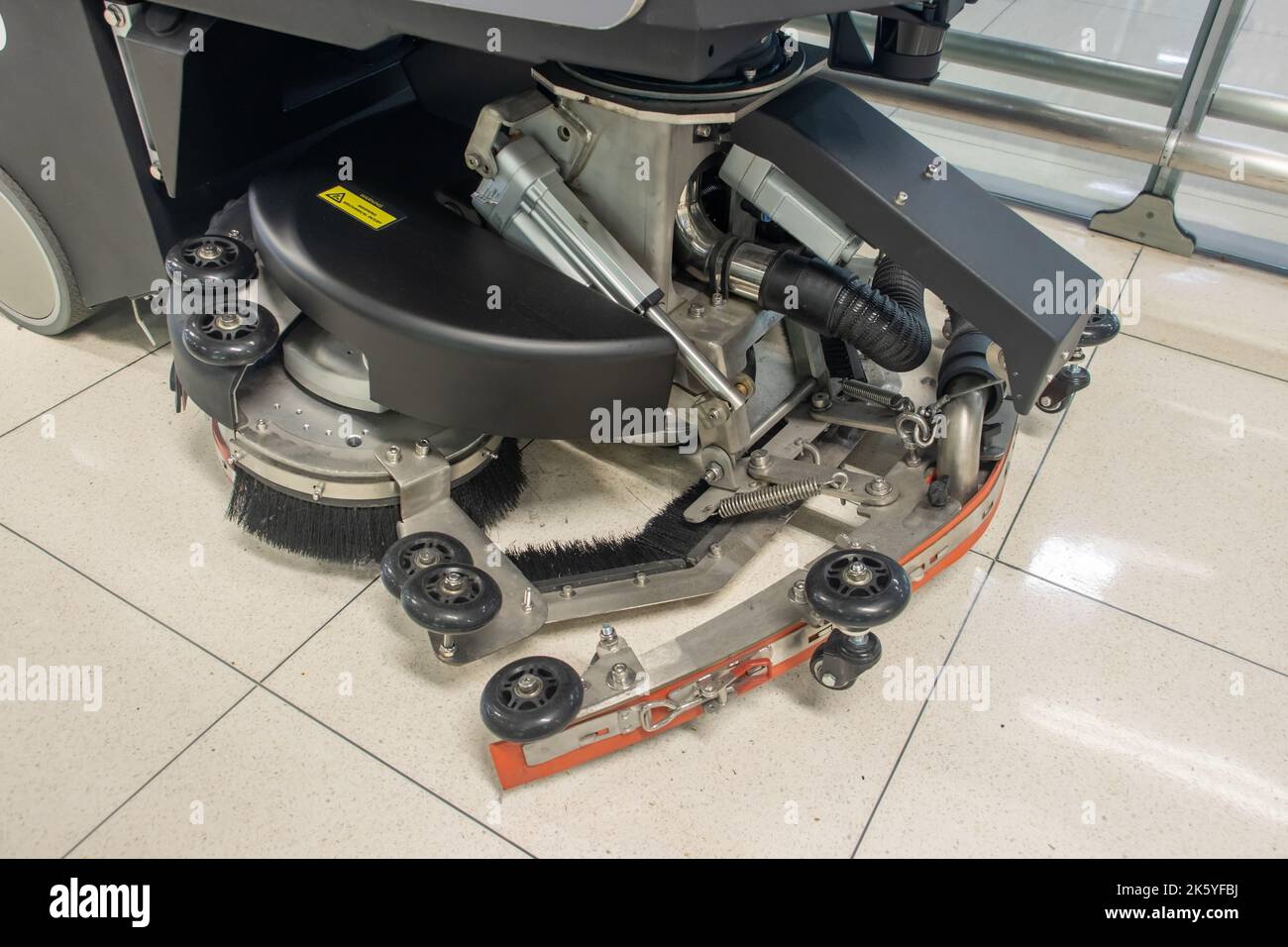 Vue détaillée du mécanisme avec les brosses d'une machine de nettoyage automatique Banque D'Images