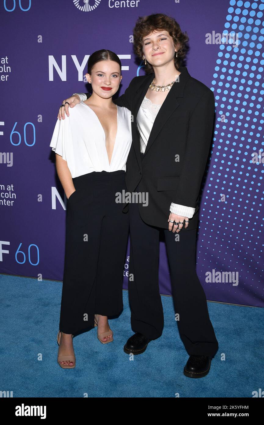New York, États-Unis. 10th octobre 2022. (G-D) Kate Hallett et Liv McNeil posent ensemble sur le tapis rouge pour « Women Talking » lors du festival du film de New York 60th à Alice Tully Hall, Lincoln Center à New York, NY, 10 octobre 2022. (Photo par Anthony Behar/Sipa USA) crédit: SIPA USA/Alay Live News Banque D'Images