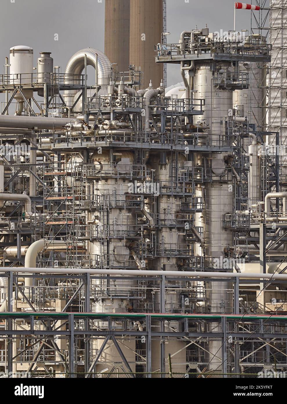 Les tuyaux de l'usine de produits chimiques Banque D'Images
