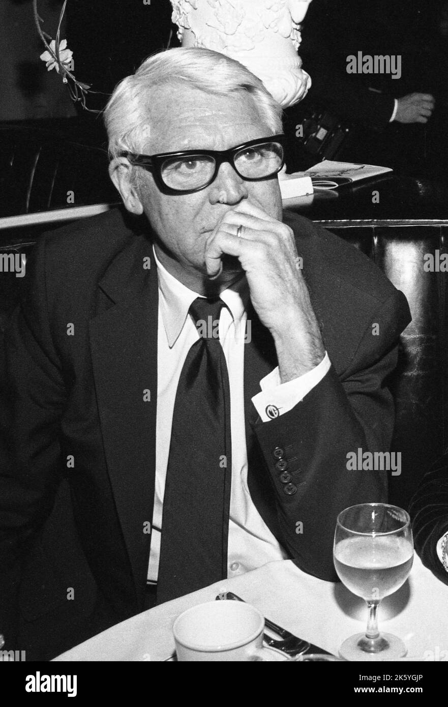 Cary Grant à la soirée d'ouverture de Barnum au Brown Derby Restaurant février 1982 crédit: Ralph Dominguez/MediaPunch Banque D'Images