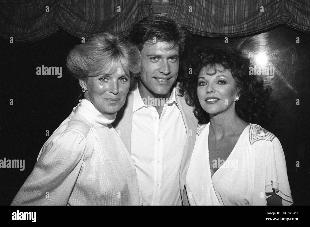Linda Evans avec John James et Joan Collins à la famille Feud All-Star Premier Time cocktail spécial après la fête avec des acteurs de l'hôpital général, tous mes enfants, Dynasty et Knott's Landing sur 25 juillet 1982. Crédit: Ralph Dominguez/MediaPunch Banque D'Images