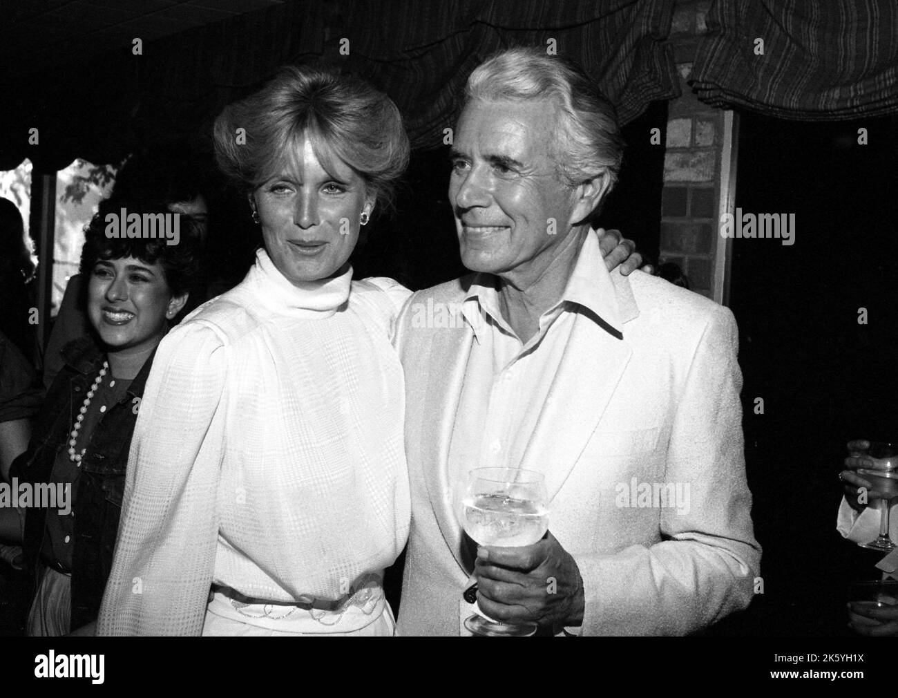 Linda Evans et John Forsythe à la famille feud All-Star Premier Time cocktail spécial après partie avec des acteurs de l'hôpital général, tous mes enfants, Dynasty et Knott's Landing sur 25 juillet 1982. Crédit: Ralph Dominguez/MediaPunch Banque D'Images