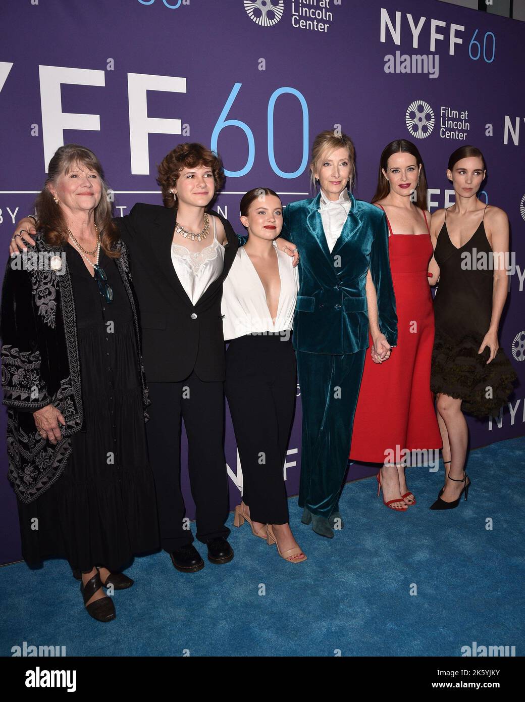 New York, NY, États-Unis. 10th octobre 2022. Judith Ivey, Liv McNeil, Kate Hallett, Sheila McCarthy, Claire Foy, Rooney Mara aux arrivées pour le Festival du film de New York 60th Présentation de WOMEN TALKING Premiere, Alice Tully Hall au Lincoln Center, New York, NY 10 octobre 2022. Crédit : Kristin Callahan/Everett Collection/Alay Live News Banque D'Images