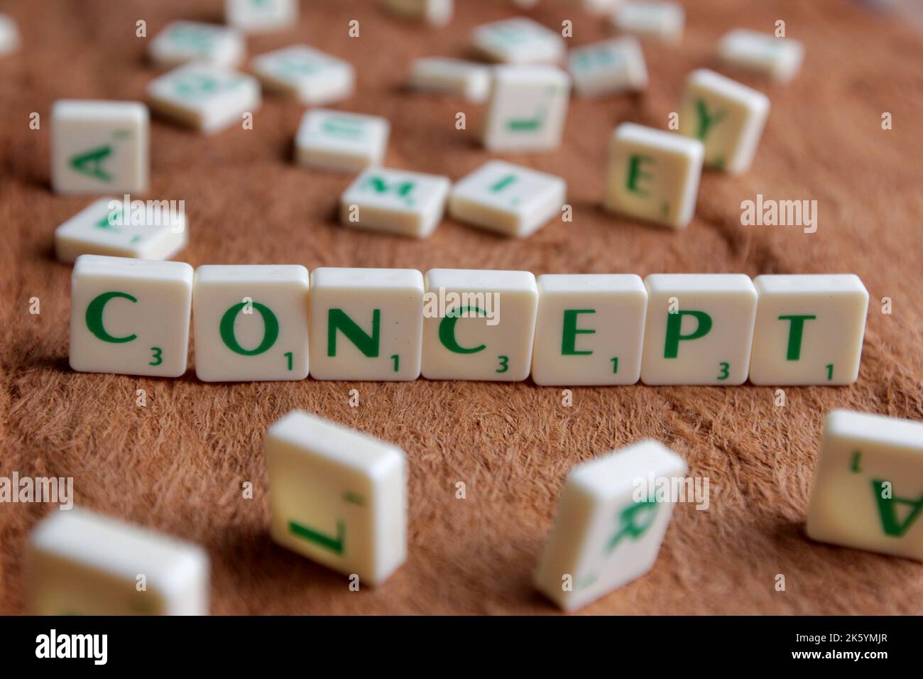 Carreaux Scrabble lisant le concept des mots Banque D'Images