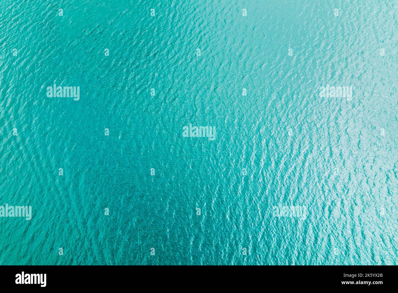 Vue aérienne de la surface de la mer. Turquoise Banque D'Images