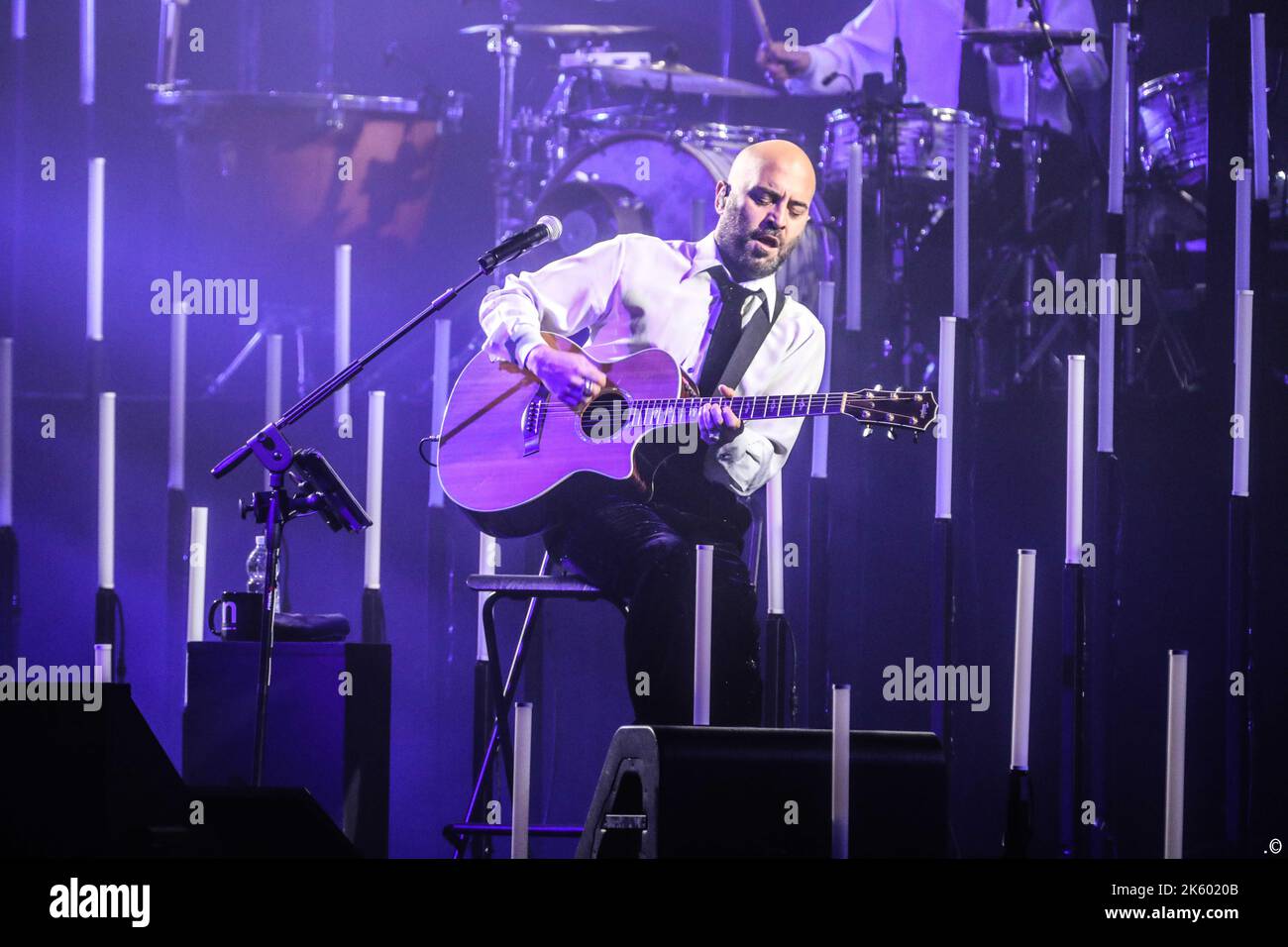 10 octobre 2022, Bergame, Italie: Bergame, Italie, Théâtre Creberg, 10 octobre 2022, Negramaro , Giuliano Sangiorgi pendant Negramaro - concert de musique. (Image de crédit : © Roberto Salemi/LPS via ZUMA Press Wire) Banque D'Images