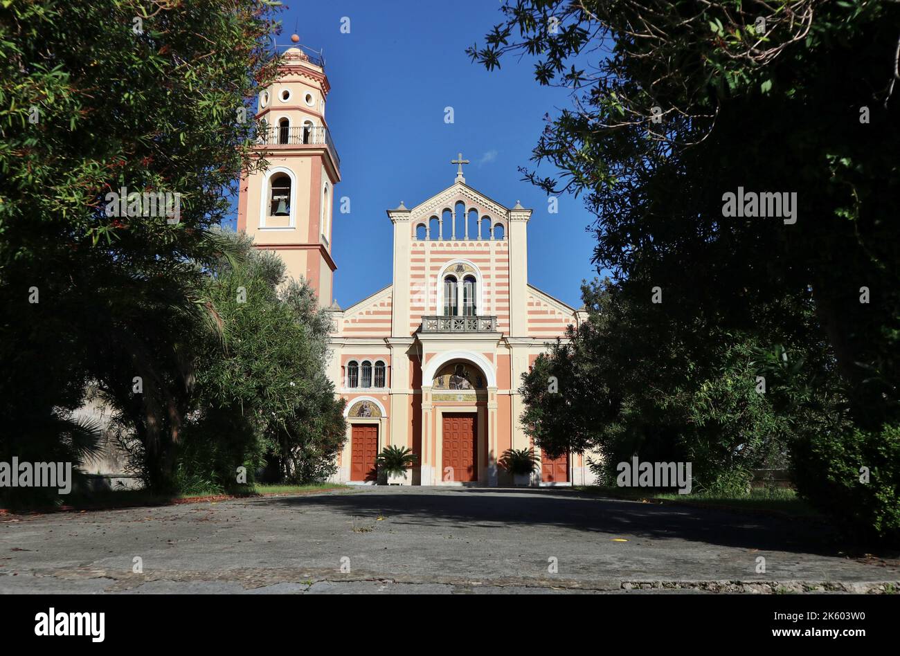 Conca dei Marini - Chiesa di San Pancrazio dal sagrato Banque D'Images