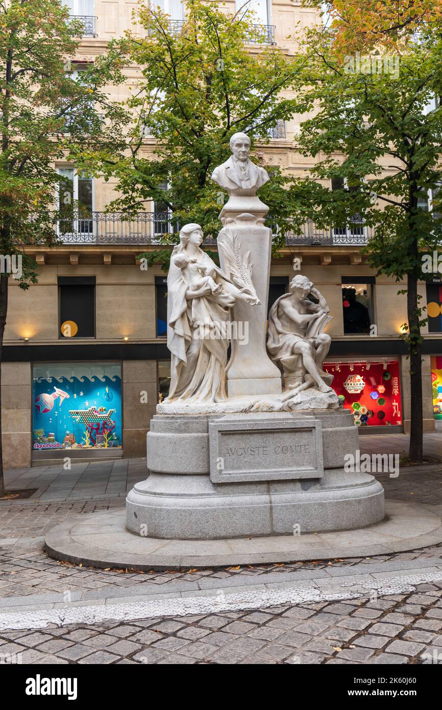 Statue d'Auguste Comte, place de la Sorbonne, 5th arrondissement de Paris, France, Europe Banque D'Images