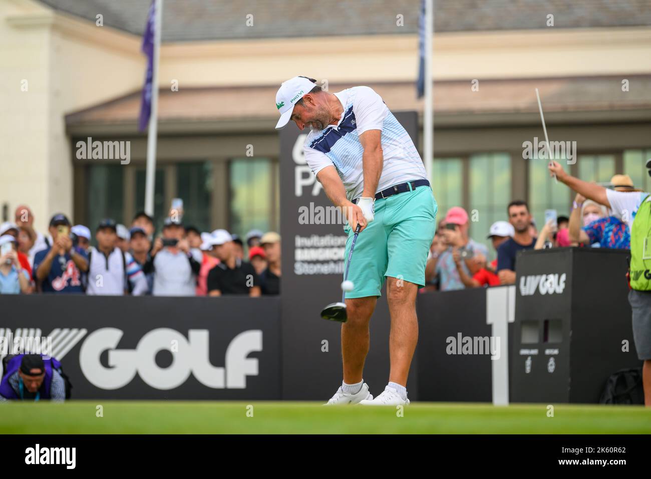 Richard Bland, d'Angleterre, s'est arrêté au trou 10 lors de la dernière partie du LIV Golf Invitational Bangkok au Stonehill Golf course à Bangkok, EN THAÏLANDE Banque D'Images