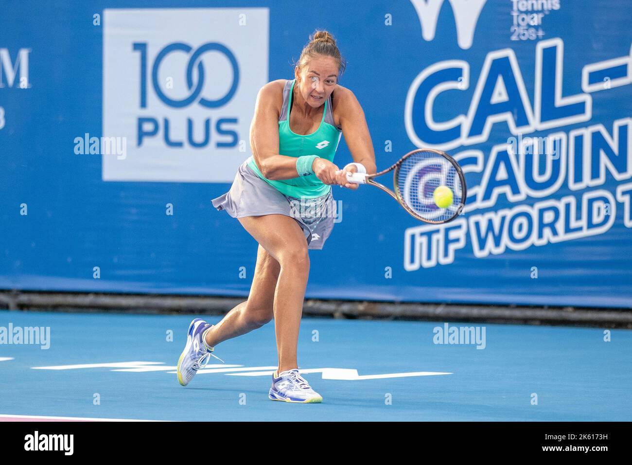 HUA HIN, THAÏLANDE - OCTOBRE 11 : Lesley Pattinama-Kerkhove des pays-Bas  lors du premier match contre Mananchaya Sawangkaew de Thaïlande lors de la  TOURNÉE de TENNIS 4,0 ITF 2022 à True Arena