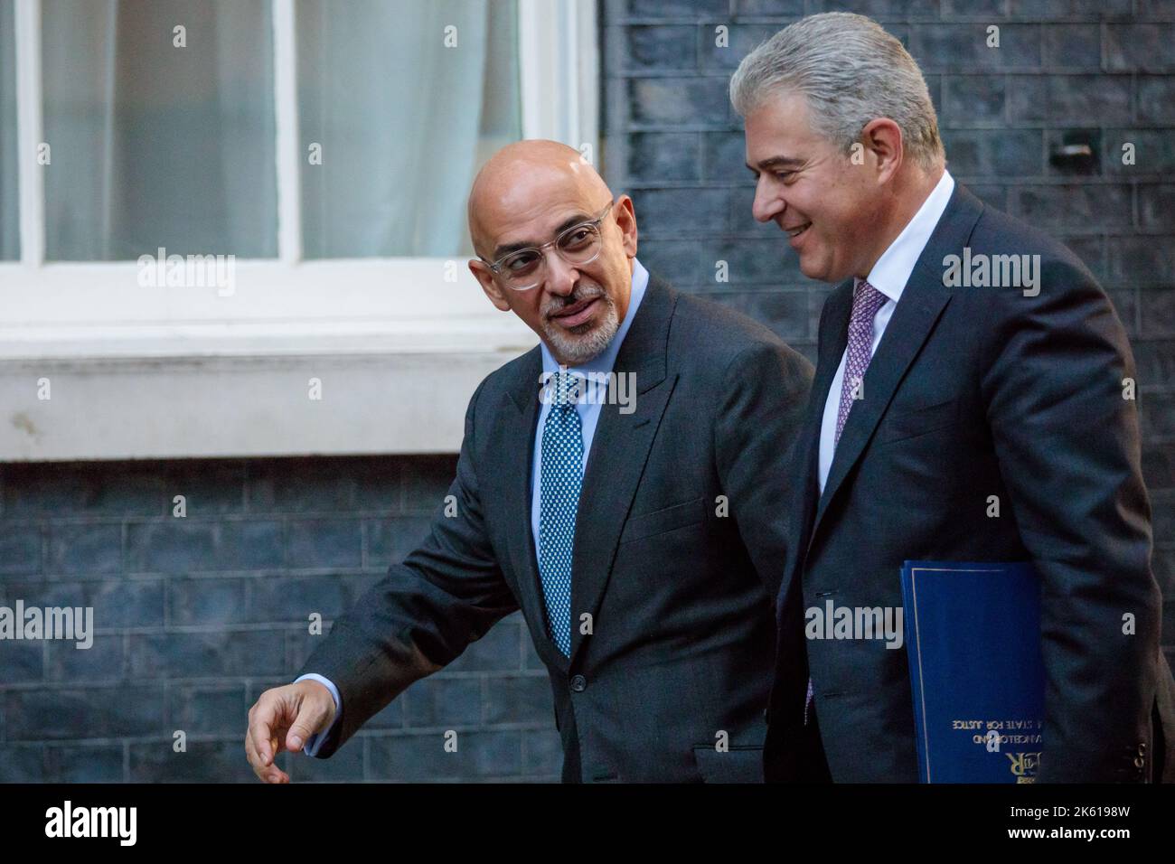 Downing Street, Londres, Royaume-Uni. 11th octobre 2022. Les ministres assistent à la première réunion du Cabinet au 10 Downing Street depuis la conférence du Parti conservateur la semaine dernière. Nadhim Zahawi, député, chancelier du duché de Lancaster, ministre des relations intergouvernementales et ministre des Egalités, et Brandon Lewis, député du CBE, Lord Chancelier et secrétaire d'État à la Justice. Photo:Amanda Rose/Alamy Live News Banque D'Images