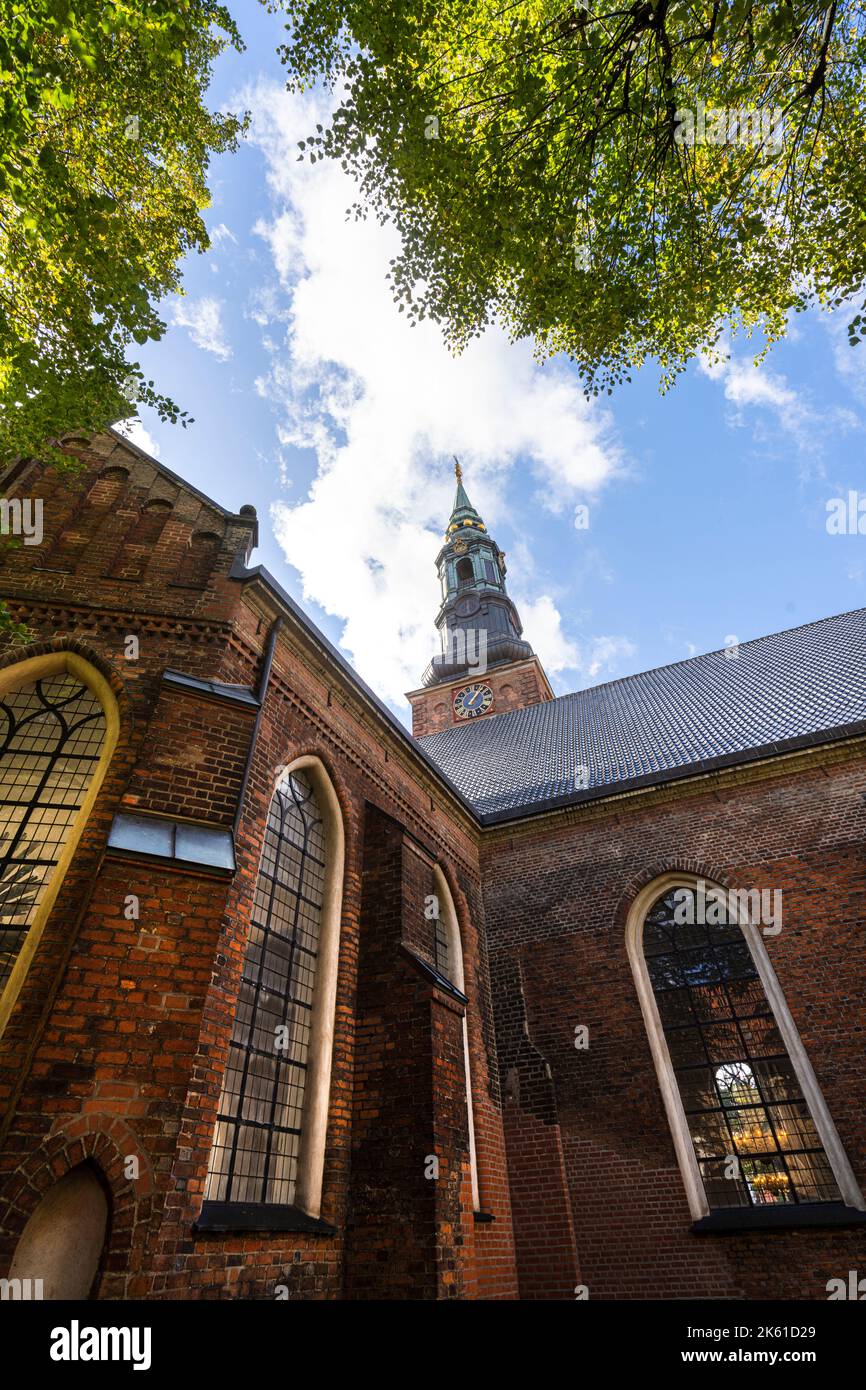 Copenhague, Danemark. Octobre 2022. Vue extérieure de l'église Sankt Petri dans le centre-ville Banque D'Images