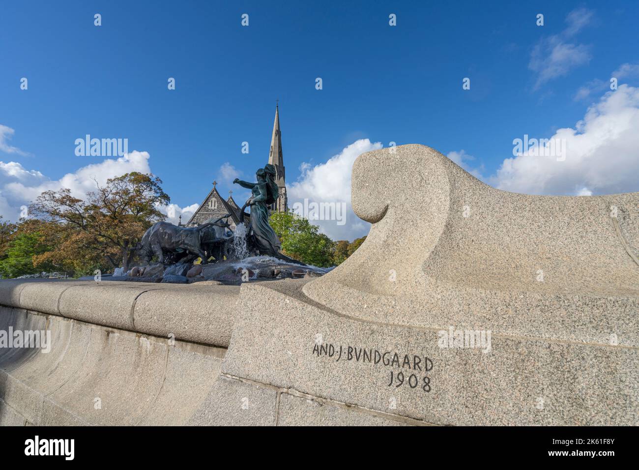 Copenhague, Danemark. Octobre 2022. Vue sur la fontaine Gefion, une fontaine en bronze construite en 1908, représentant la déité de la Norse Gefjun labourant la mer avec Banque D'Images