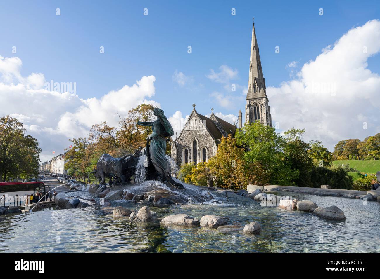 Copenhague, Danemark. Octobre 2022. Vue sur la fontaine Gefion, une fontaine en bronze construite en 1908, représentant la déité de la Norse Gefjun labourant la mer avec Banque D'Images