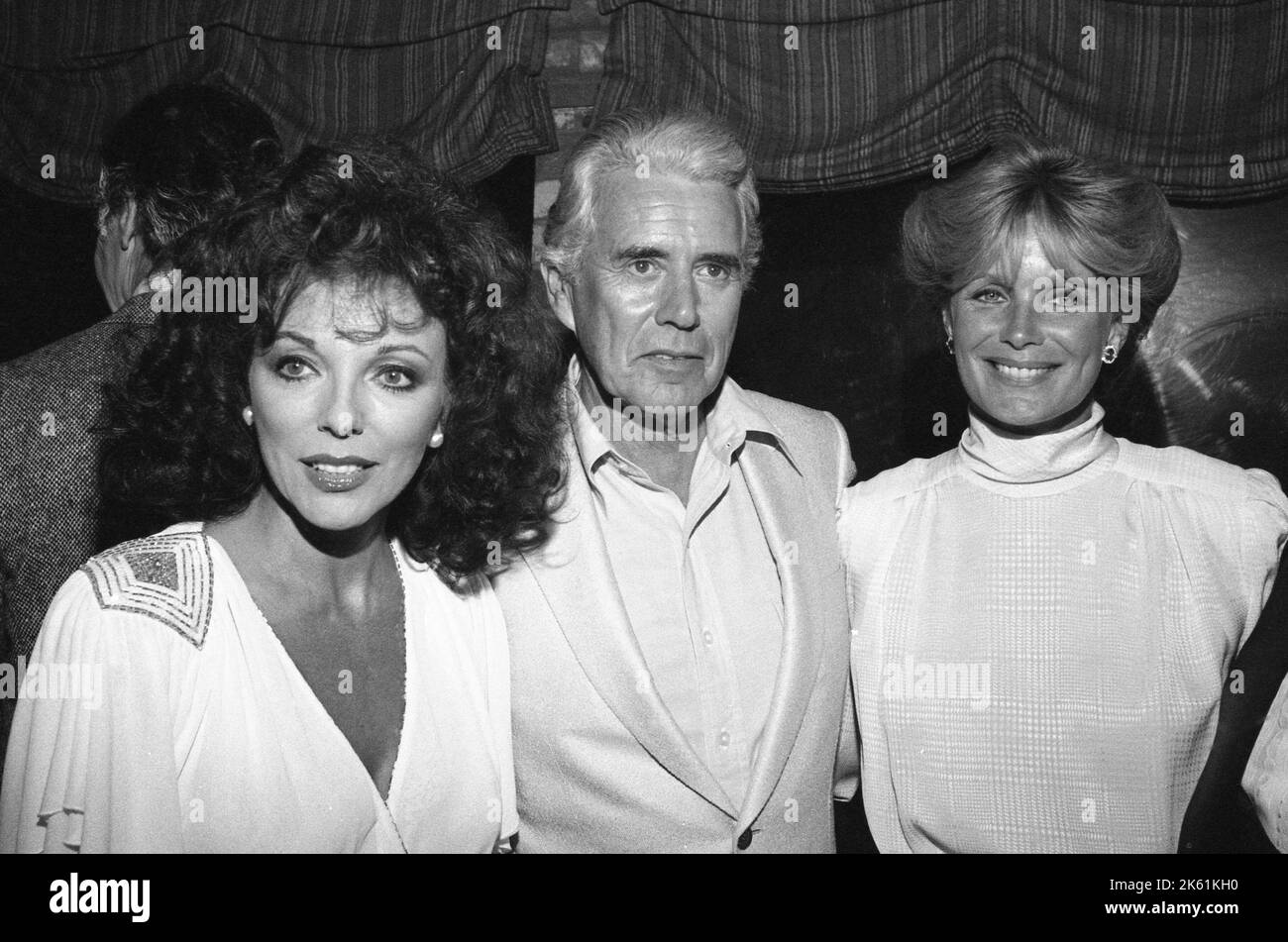 Joan Collins avec John Forsythe et Linda Evans à la famille Feud All-Star Premier Time cocktail spécial après la fête avec des acteurs de l'hôpital général, tous mes enfants, Dynasty et Knott's Landing sur 25 juillet 1982. Crédit: Ralph Dominguez/MediaPunch Banque D'Images