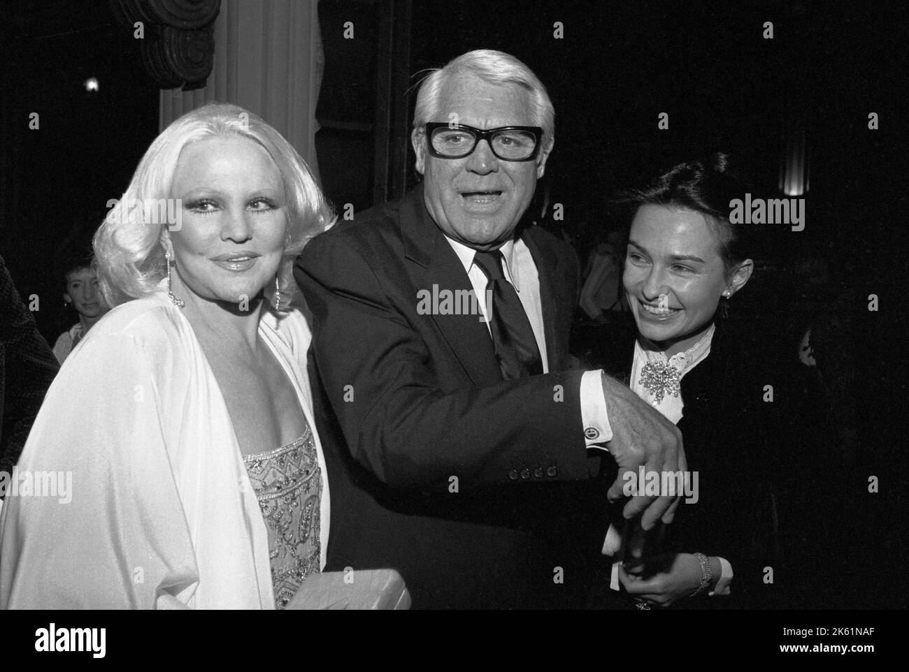 Peggy Lee avec Cary Grant et sa femme Barbara Harris à la soirée d'ouverture de Barnum au Brown Derby Restaurant février 1982 crédit: Ralph Dominguez/MediaPunch Banque D'Images