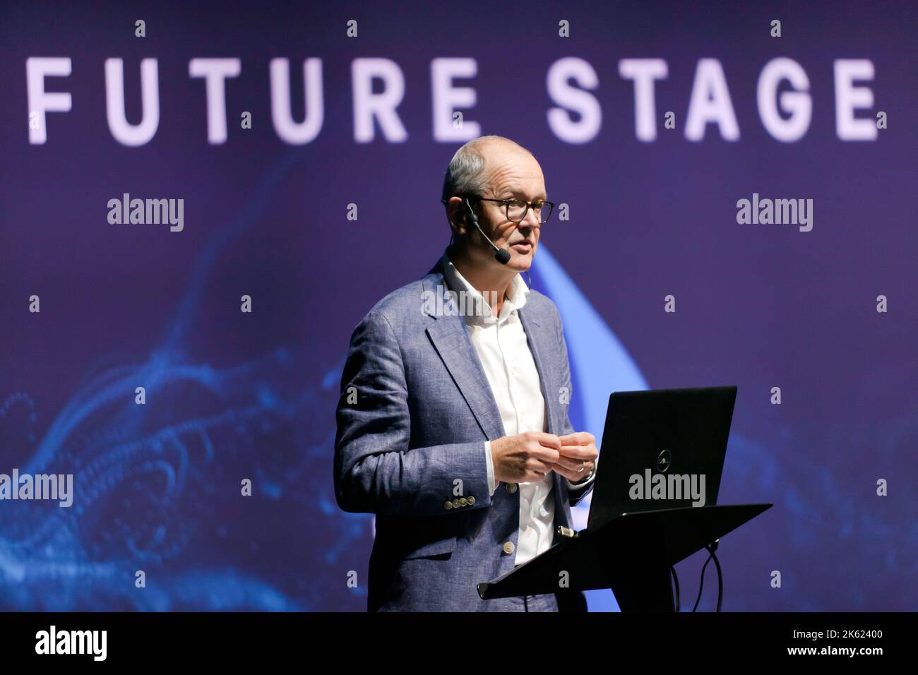 Sir Patrick Vallance discutant de l'importance de la science au gouvernement, sur la scène future, à New Scientist Live 2022 Banque D'Images