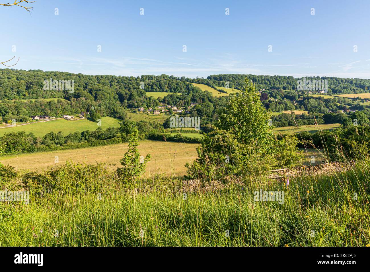 Petit matin lumière le jour du milieu de l'été (21 juin) sur le village Cotswold de SLAD, Gloucestershire UK - l'auteur de Laurie Lee maison de 'Cider with Rosie' Banque D'Images