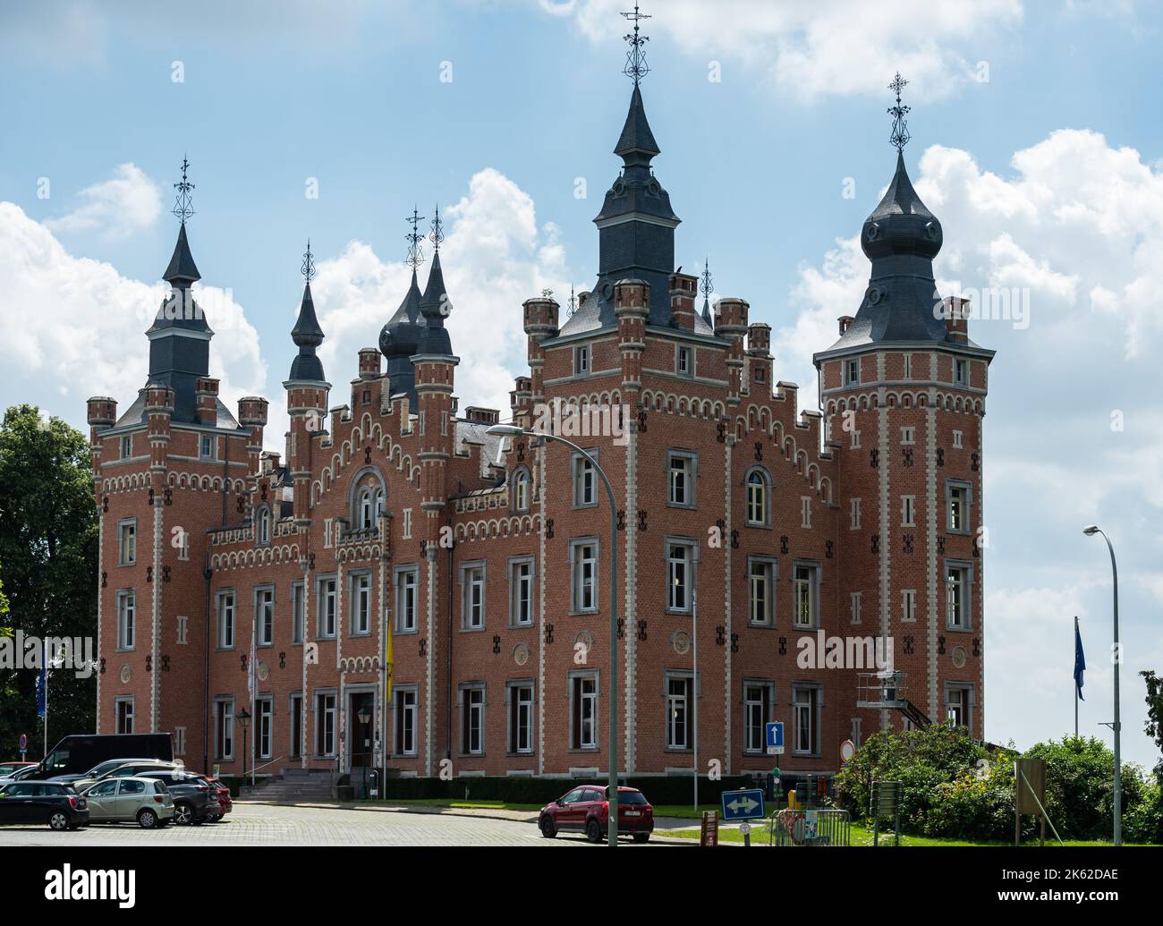 Dilbeek, région du Brabant flamand, Belgique - 7 2 2021 - Hôtel de ville de la ville en style château Banque D'Images