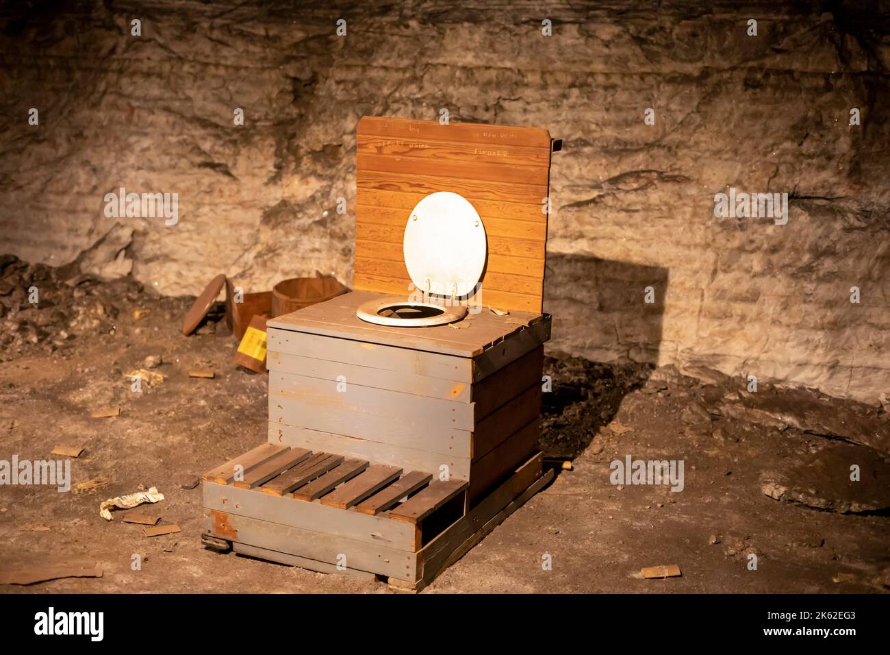 Hutchinson, Kansas - Toilette des mineurs au Musée de la mine de sel souterraine de Strataca. Les visiteurs peuvent descendre 650 pieds et visiter les sections qui ont précédent Banque D'Images