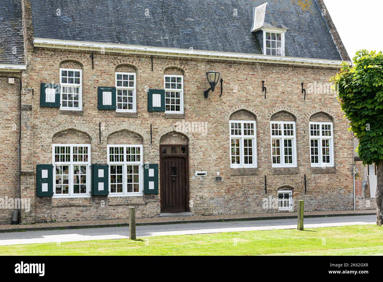 LO-rening, région de Flandre Occidentale - Belgique - 07 17 2021 maisons traditionnelles dans le village de la campagne flamande Banque D'Images