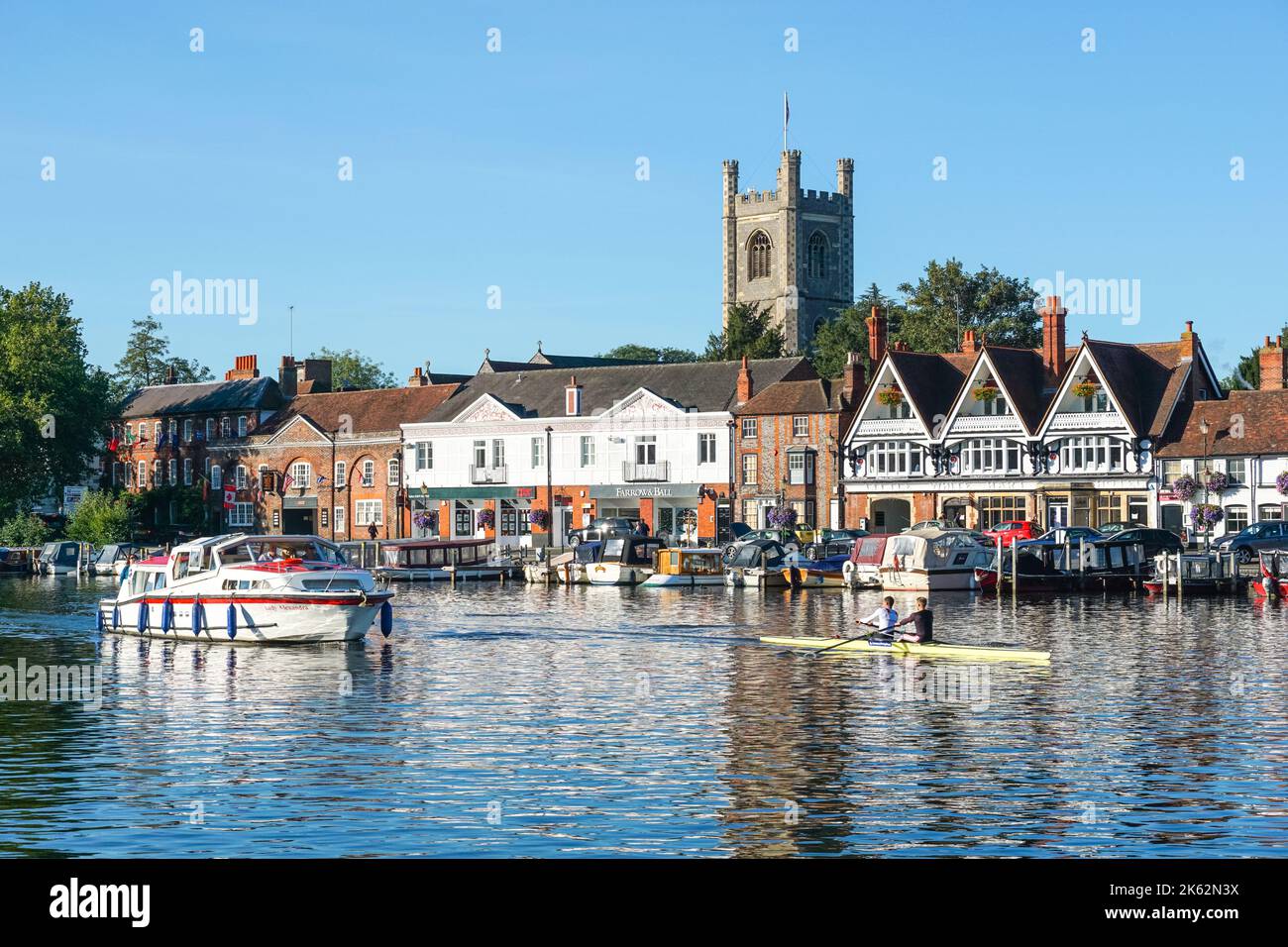 The River Thames à Henley on Thames, Oxfordshire, Angleterre Royaume-Uni Banque D'Images