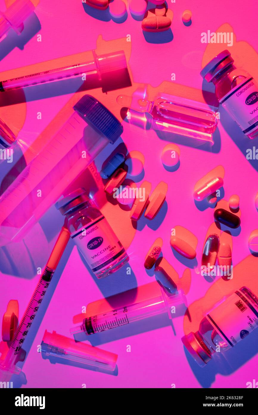 traitement du coronavirus de référence du médicament néon Banque D'Images