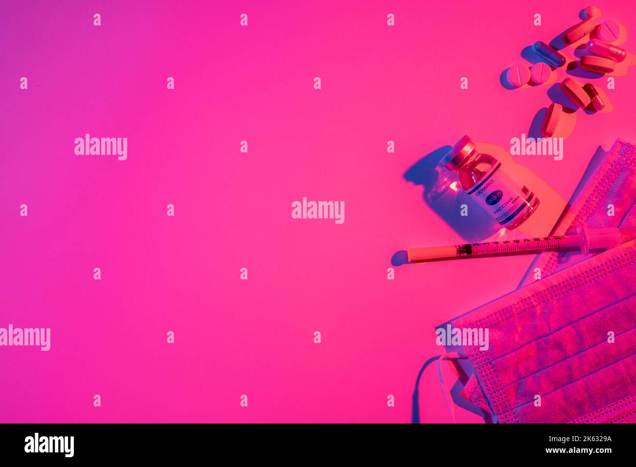 contexte pandémique vaccin covid-19 néon Banque D'Images