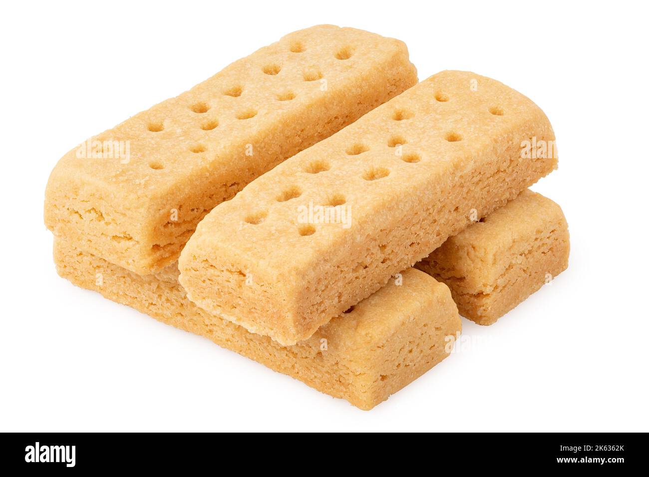 Pile de quatre biscuits sablés au beurre pour les doigts, isolés sur du blanc. Banque D'Images