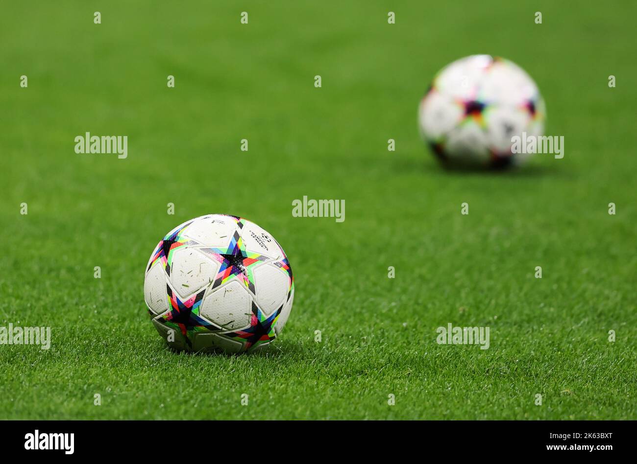 Une vue générale du ballon de la Ligue des champions lors du match de l'UEFA Champions League Group E au stade San Siro, à Milan. Date de la photo: Mardi 11 octobre 2022. Banque D'Images