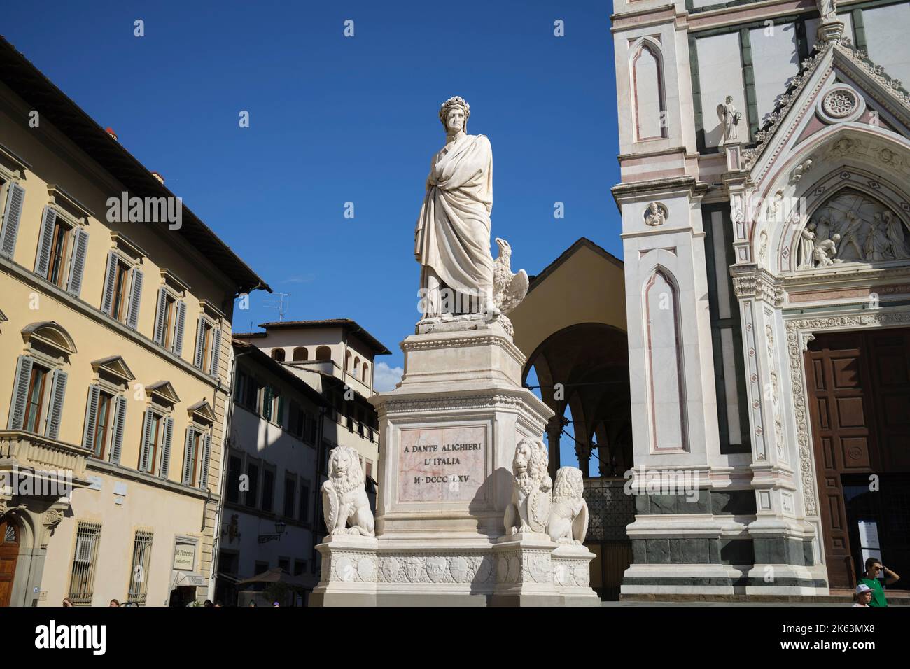 Statue du poète italien Dante devant l'église Santa Croce Florence Italie Banque D'Images