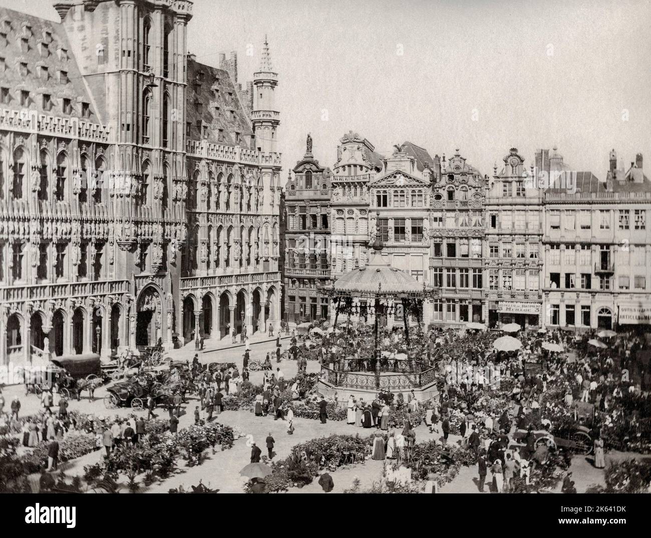 Photographie vintage du 19th siècle : Bruxelles Bruxelles, Belgique place de la Hôtel de la ville - place principale du centre-ville Banque D'Images