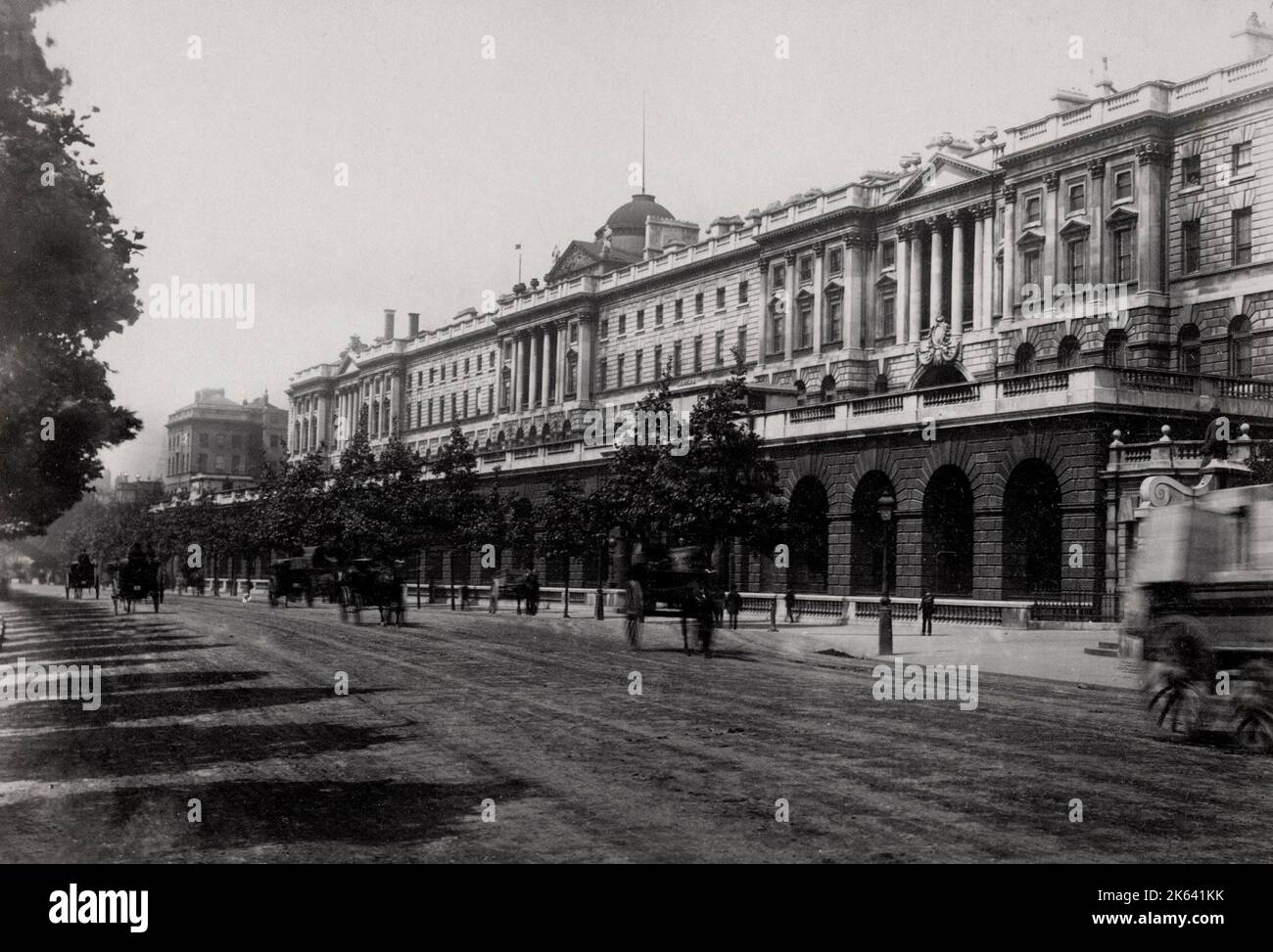 Photographie vintage du 19th siècle : Somerset House on the Embankment, Londres, Angleterre Banque D'Images