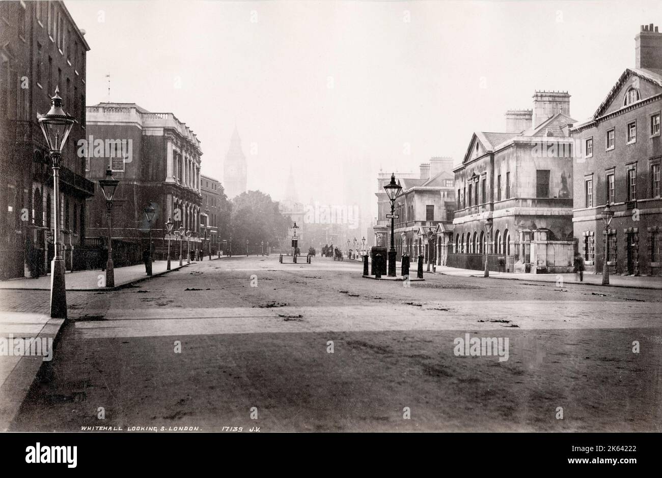 Vue vers le sud le long de Whitehall, centre de Londres. Photographie vintage du 19th siècle. Banque D'Images
