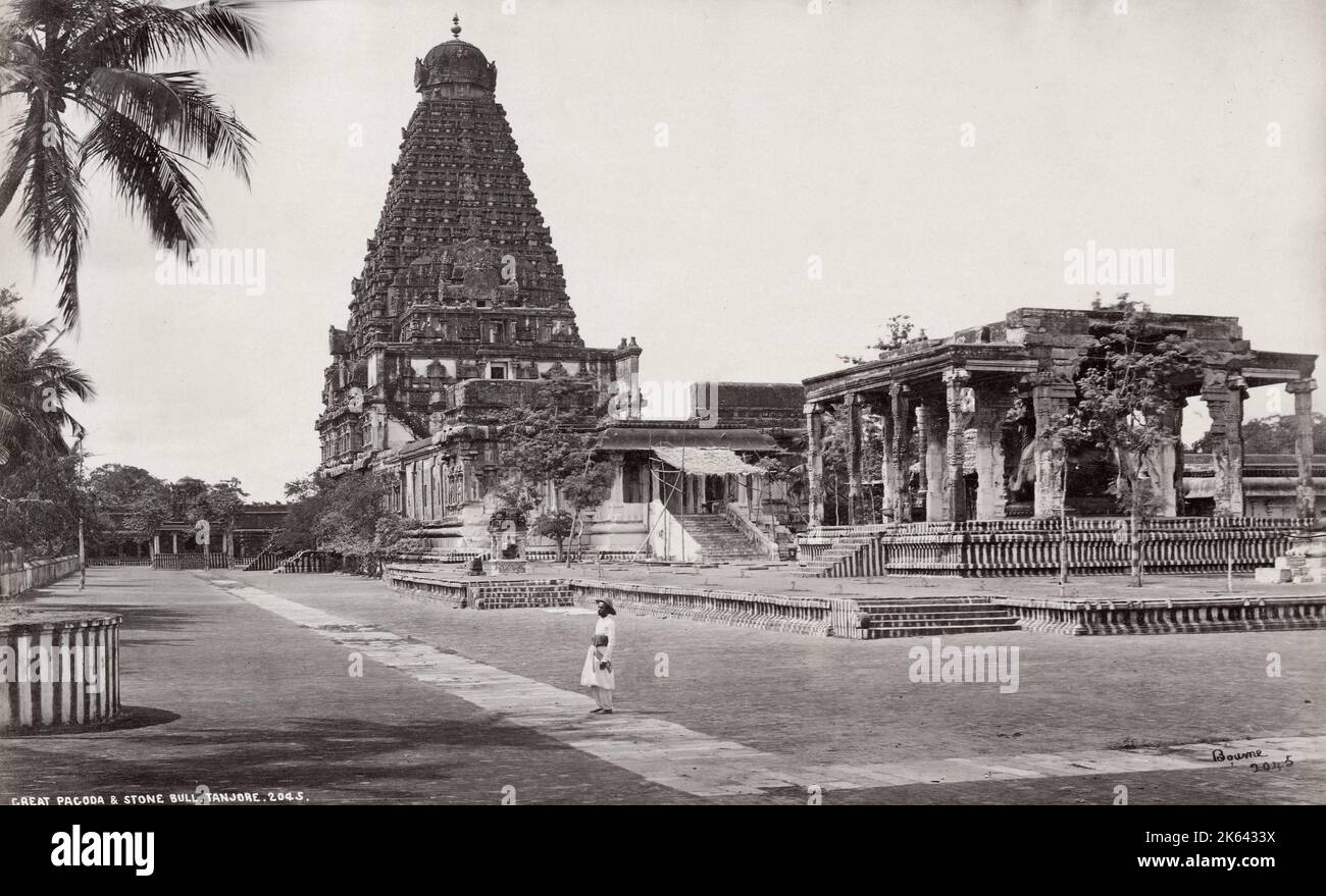Photographie du XIXe siècle - grande pagode et taureau de pierre Tanjore, Inde, Samuel Bourne photographe Banque D'Images
