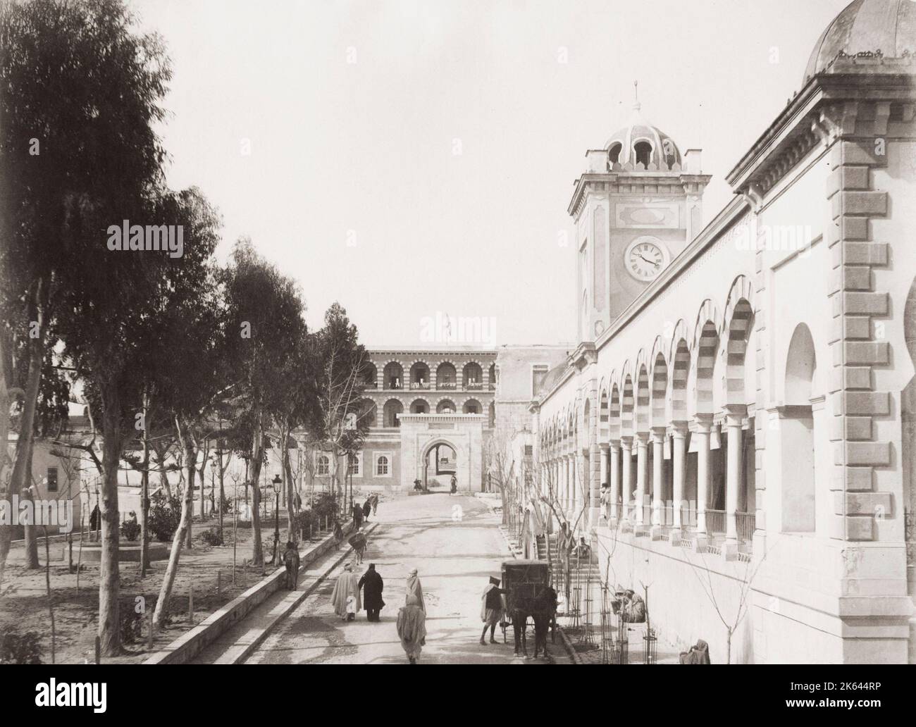 Photographie ancienne du XIXe siècle : place de la Kasbah, Tunis, place de la Kasbah, Tunisie. Banque D'Images