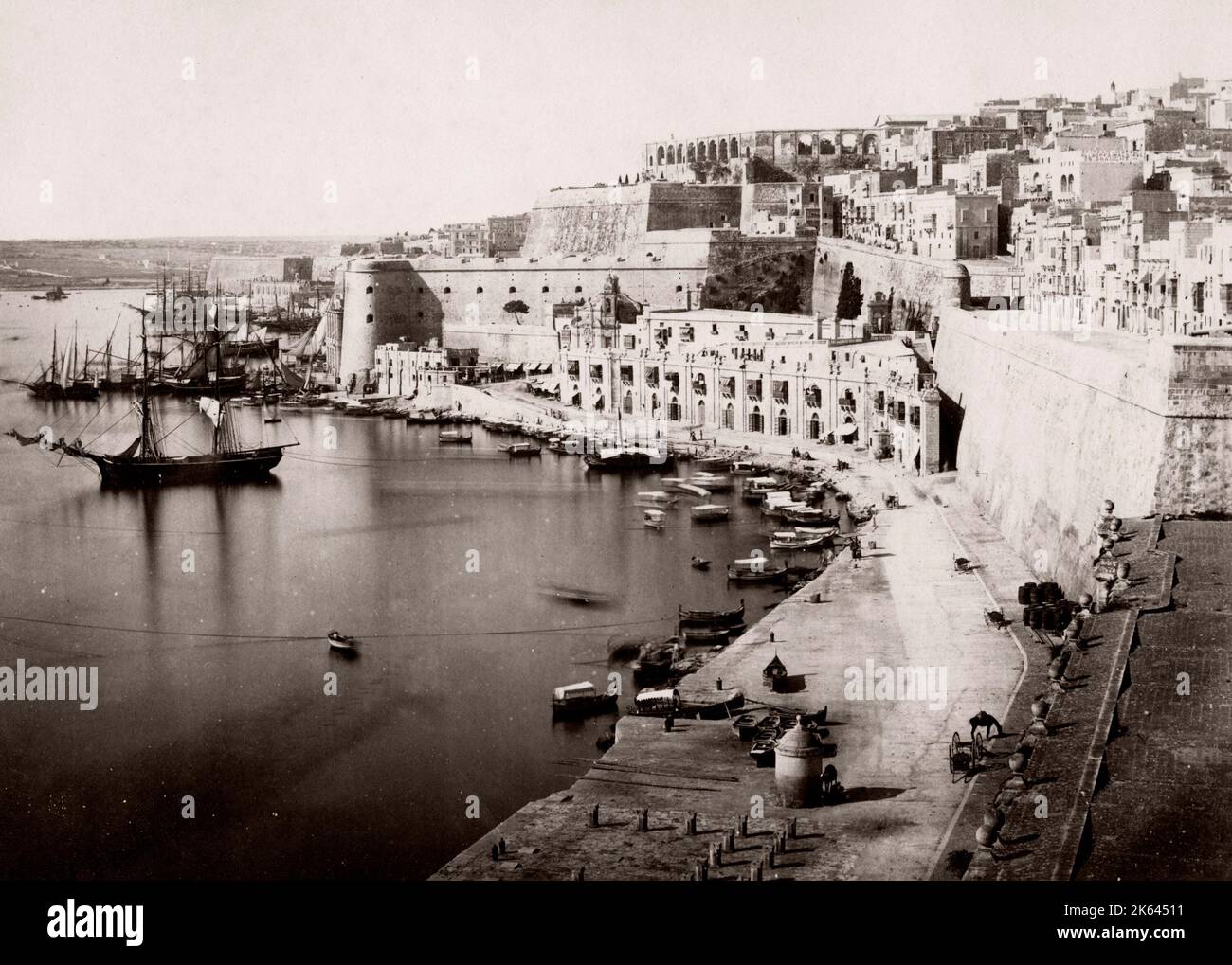 Photographie vintage du XIXe siècle, Malte c.1870s/1880s - vue sur la ville et le port, la Valette. Banque D'Images