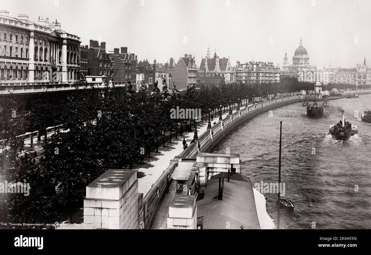 Photographie du XIXe siècle : rive de la Tamise depuis le pont de Waterloo, bateaux à vapeur sur la rivière, Londres. Banque D'Images