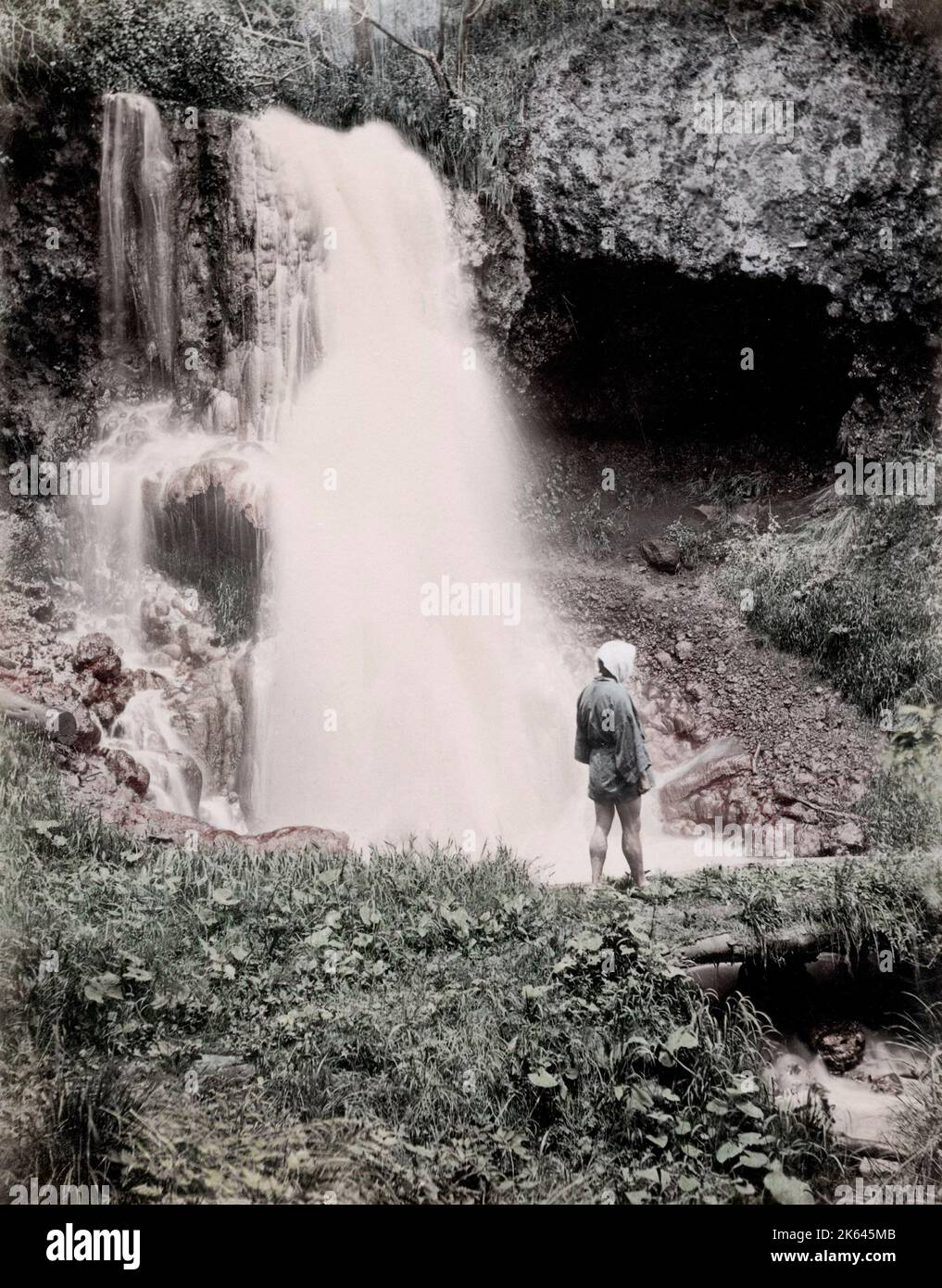 C.1880, le Japon - cascade de sang waterfal Asamayama Banque D'Images