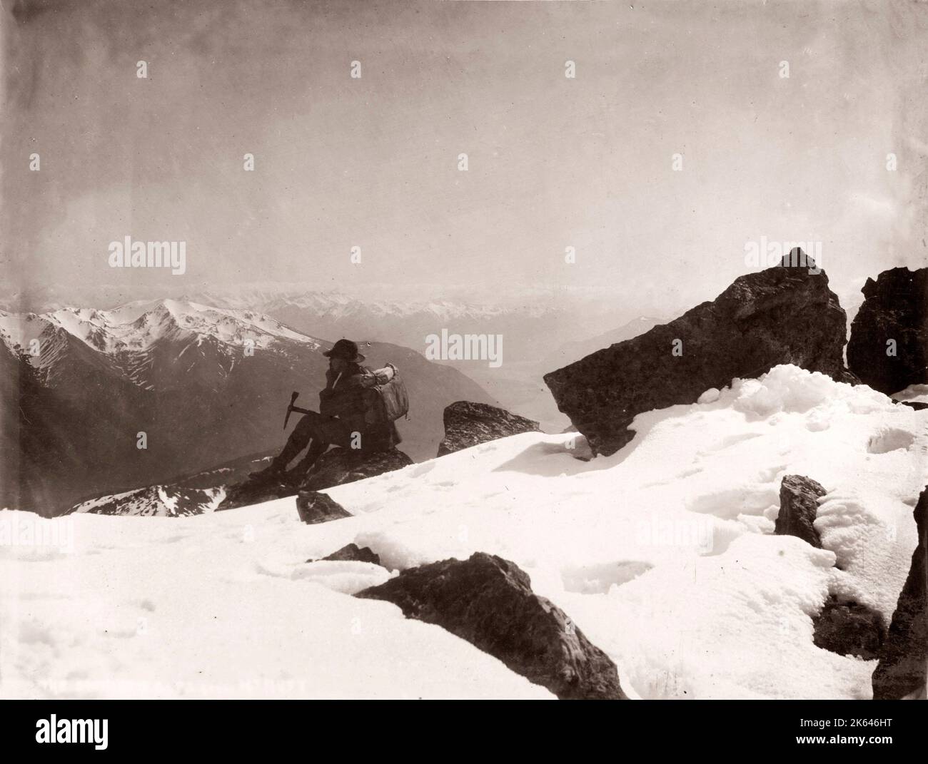 C.1890s vintage photo Nouvelle-zélande - alpiniste dans la neige sur le Mont Cook (Aoraki / ?) Banque D'Images